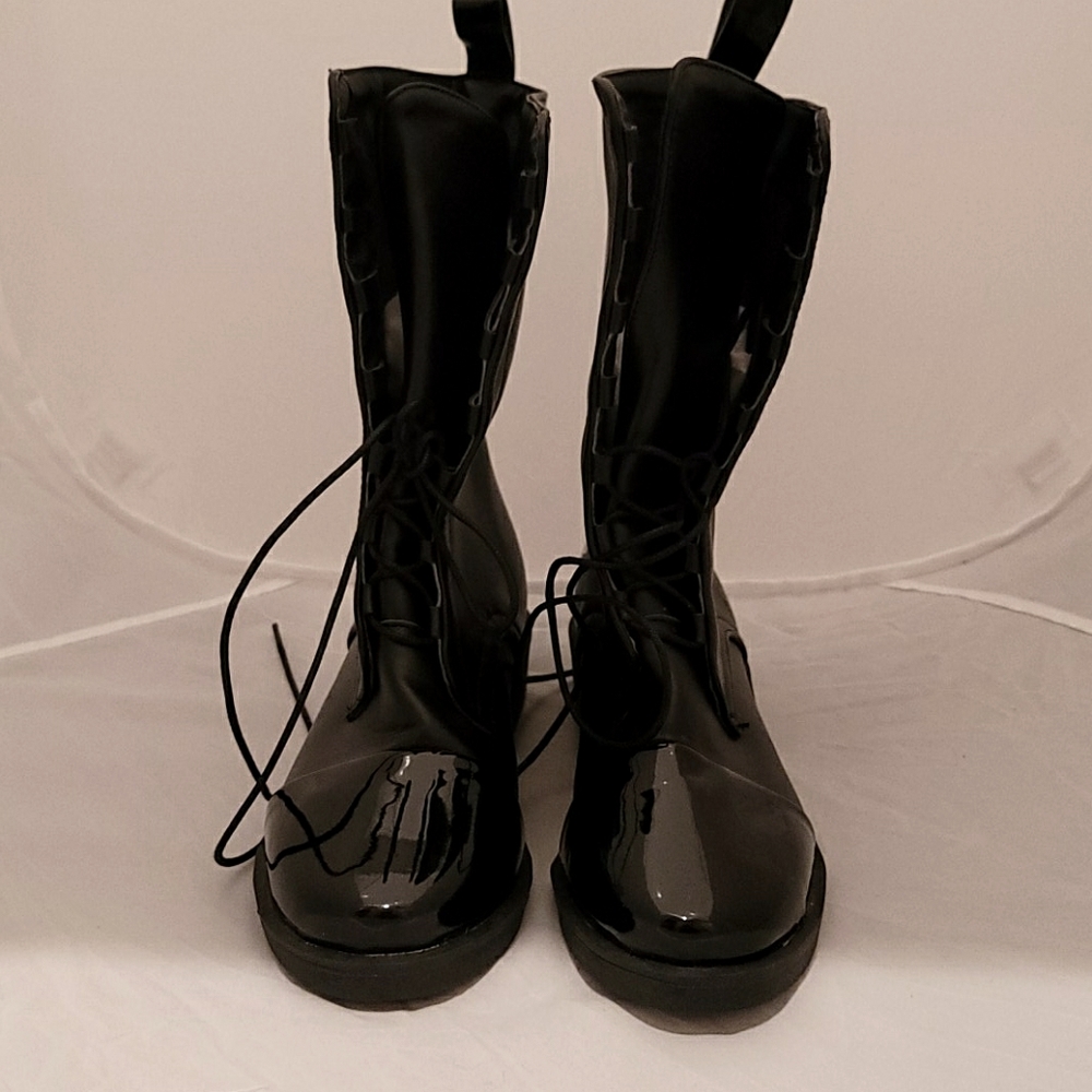 Combat style boots